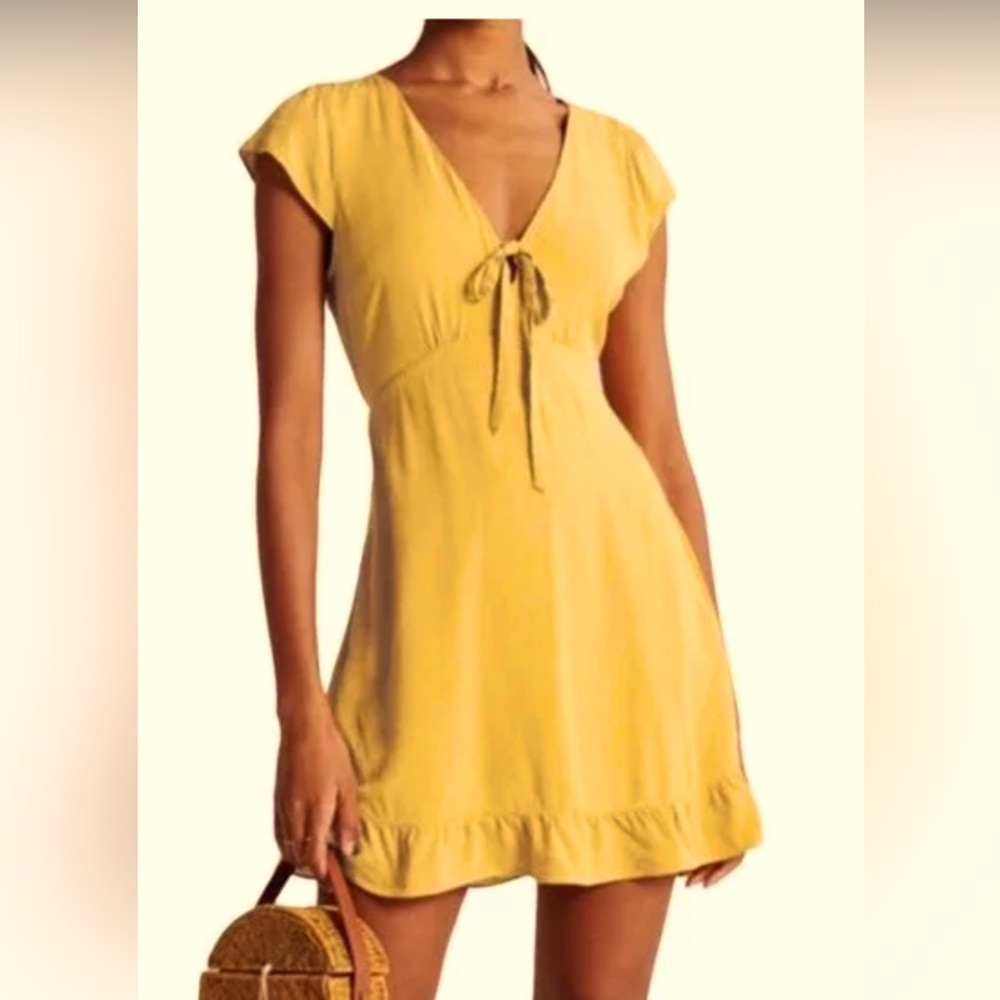 $65 Abercrombie & Fitch mustard yellow viscose V neck flirty dress. Sz XS petite